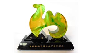 首都經(jīng)貿(mào)大學(xué)50周年紀(jì)念琉璃擺件